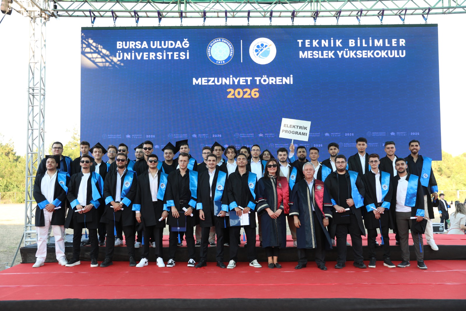 Bursa Uludağ Üniversitesi Teknik Bilimler Meslek Yüksekokulu'nda Mezuniyet Coşkusu